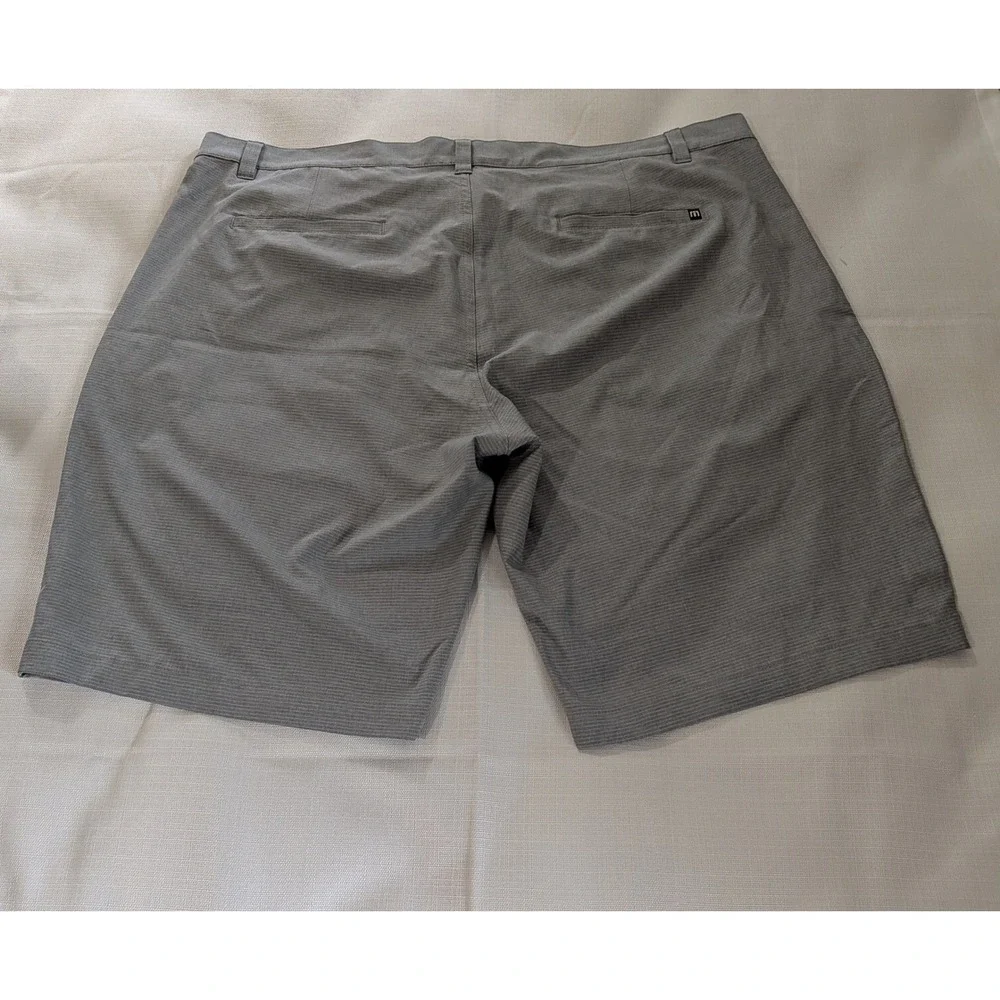 TravisMathew Beck Golf Shorts Mens 42 Grey Micro Stripe Stretch 1MW397